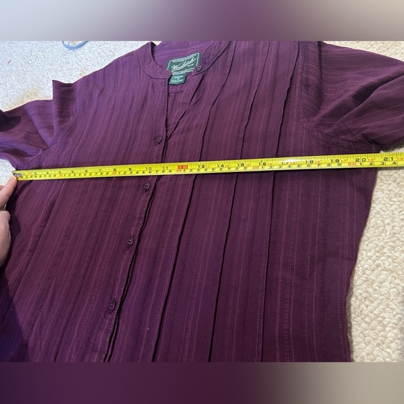 Woolrich Dark Purple Casual button-up blouse. Size Medium. Subtle ribbing/stripe - Picture 9 of 15